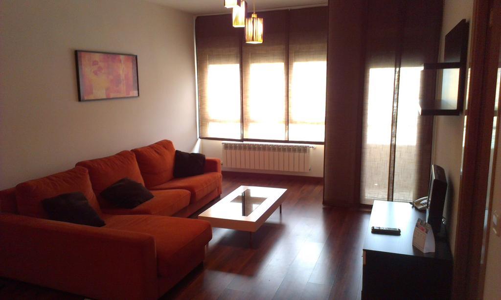 Apartamentos Turisticos Veladiez La Lastrilla Rum bild