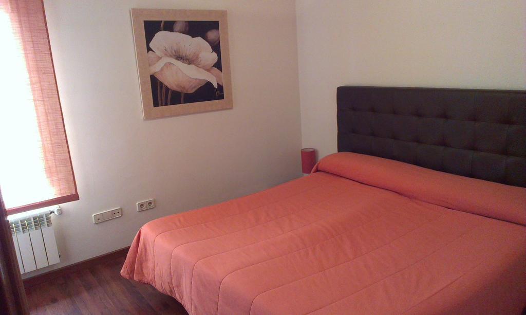 Apartamentos Turisticos Veladiez La Lastrilla Rum bild
